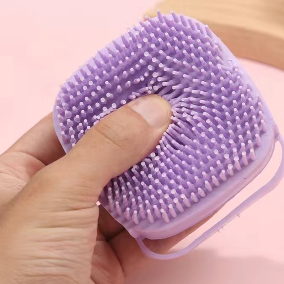 🛍️Purple Pet Shampoo Brush for Dogs and Cats - Picture 5 of 10